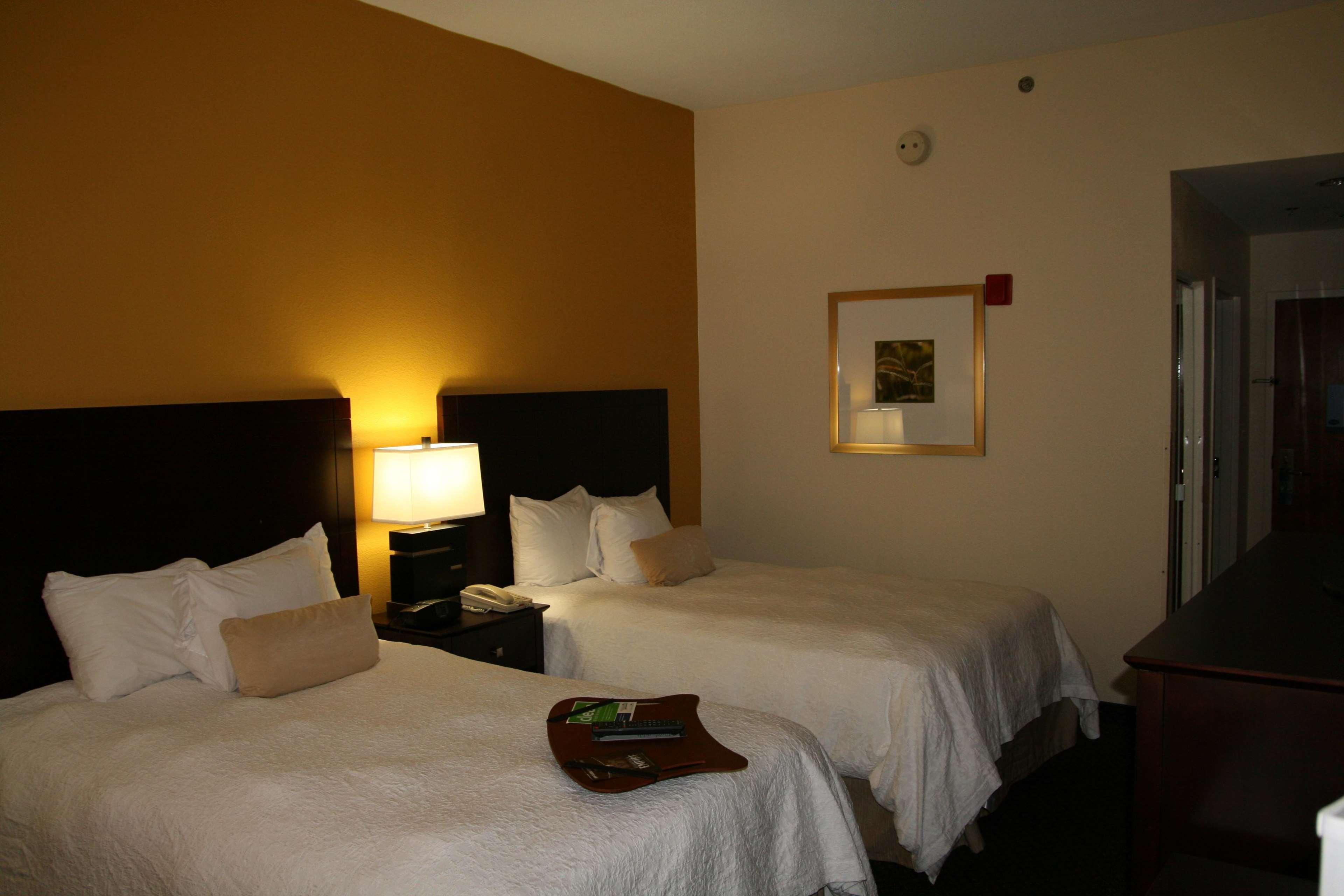 Hampton Inn Petersburg-Fort Gregg Adams Номер фото