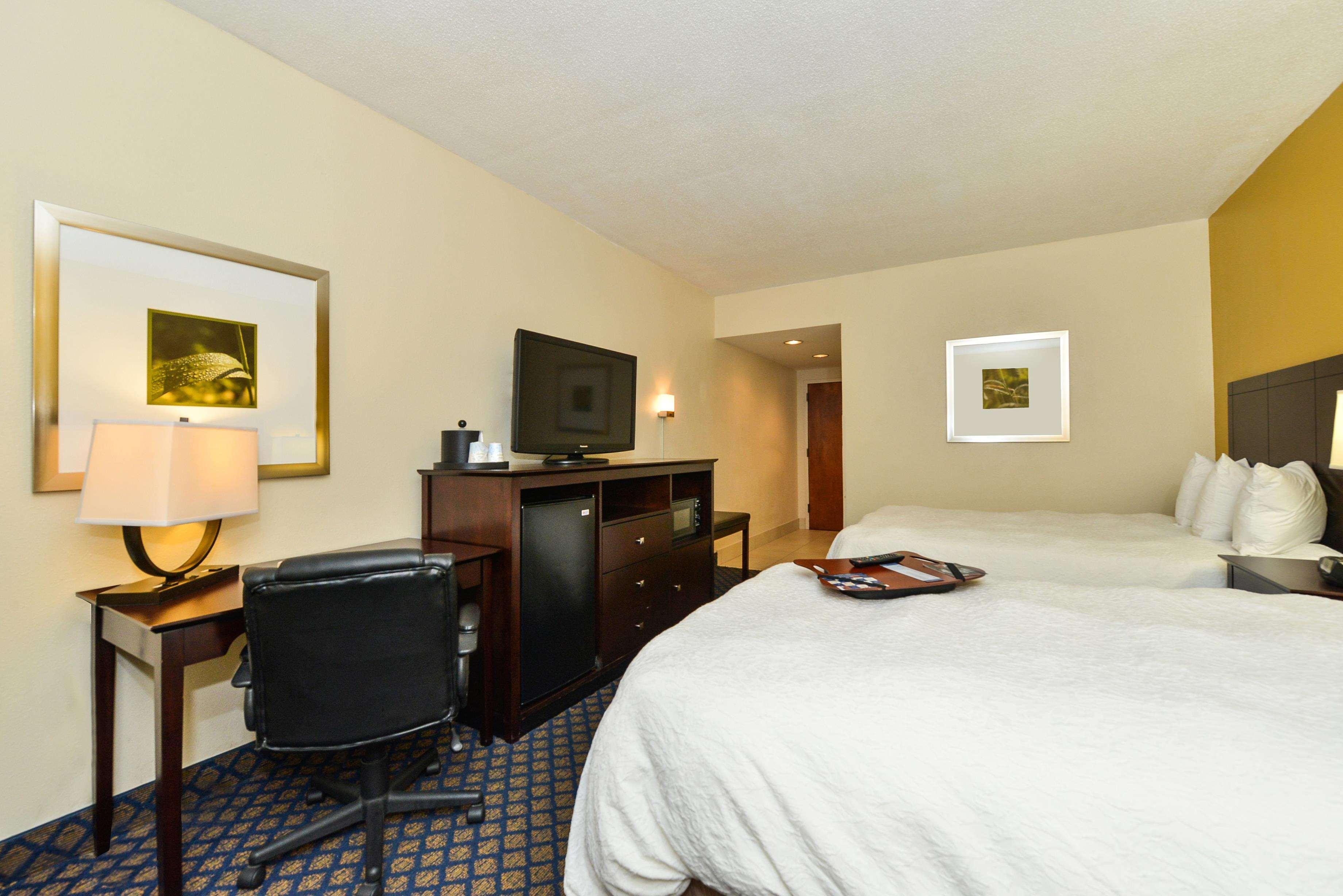 Hampton Inn Petersburg-Fort Gregg Adams Экстерьер фото