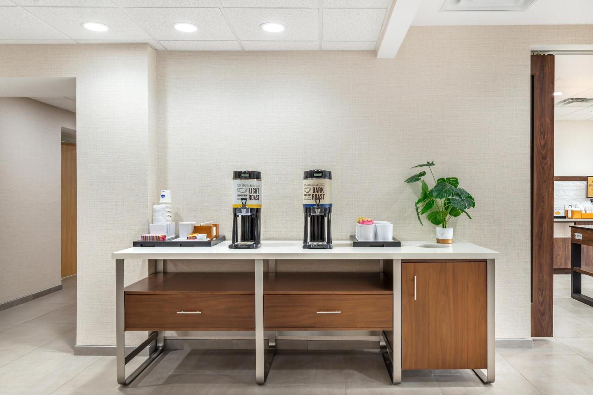 Hampton Inn Petersburg-Fort Gregg Adams Экстерьер фото
