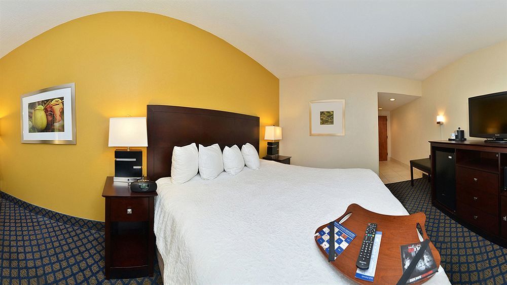 Hampton Inn Petersburg-Fort Gregg Adams Экстерьер фото