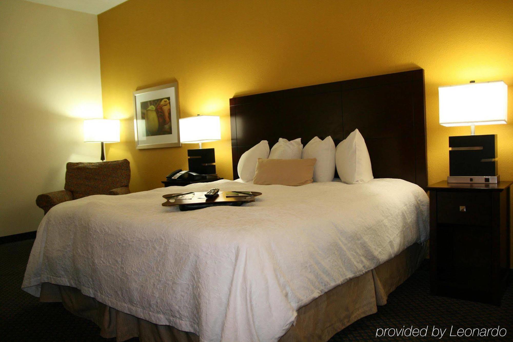Hampton Inn Petersburg-Fort Gregg Adams Номер фото