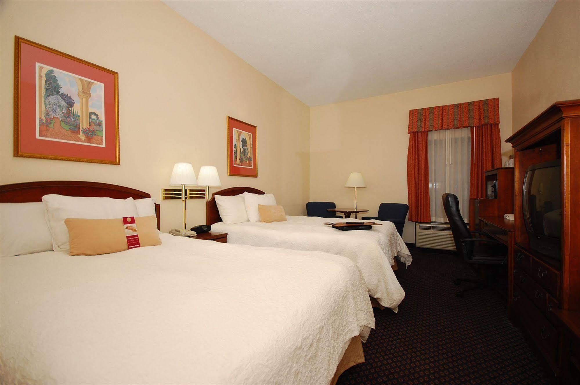 Hampton Inn Petersburg-Fort Gregg Adams Экстерьер фото